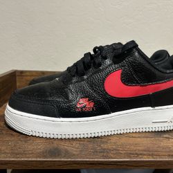 Nike Air Force Size 10$.     39$