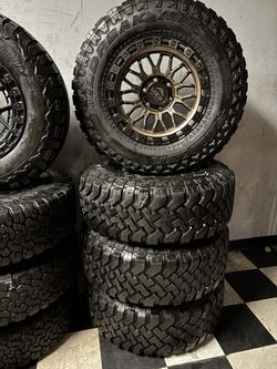 Bendo Un Set De Rines Nuevos Con Llantas Usadas Para Toyota Tacoma Chevy Silverado 