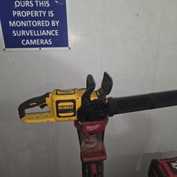 DEWALT FLEXVOLT 60V 18INCH CHAIN SAW LIKE NEW!! $160 FIRM