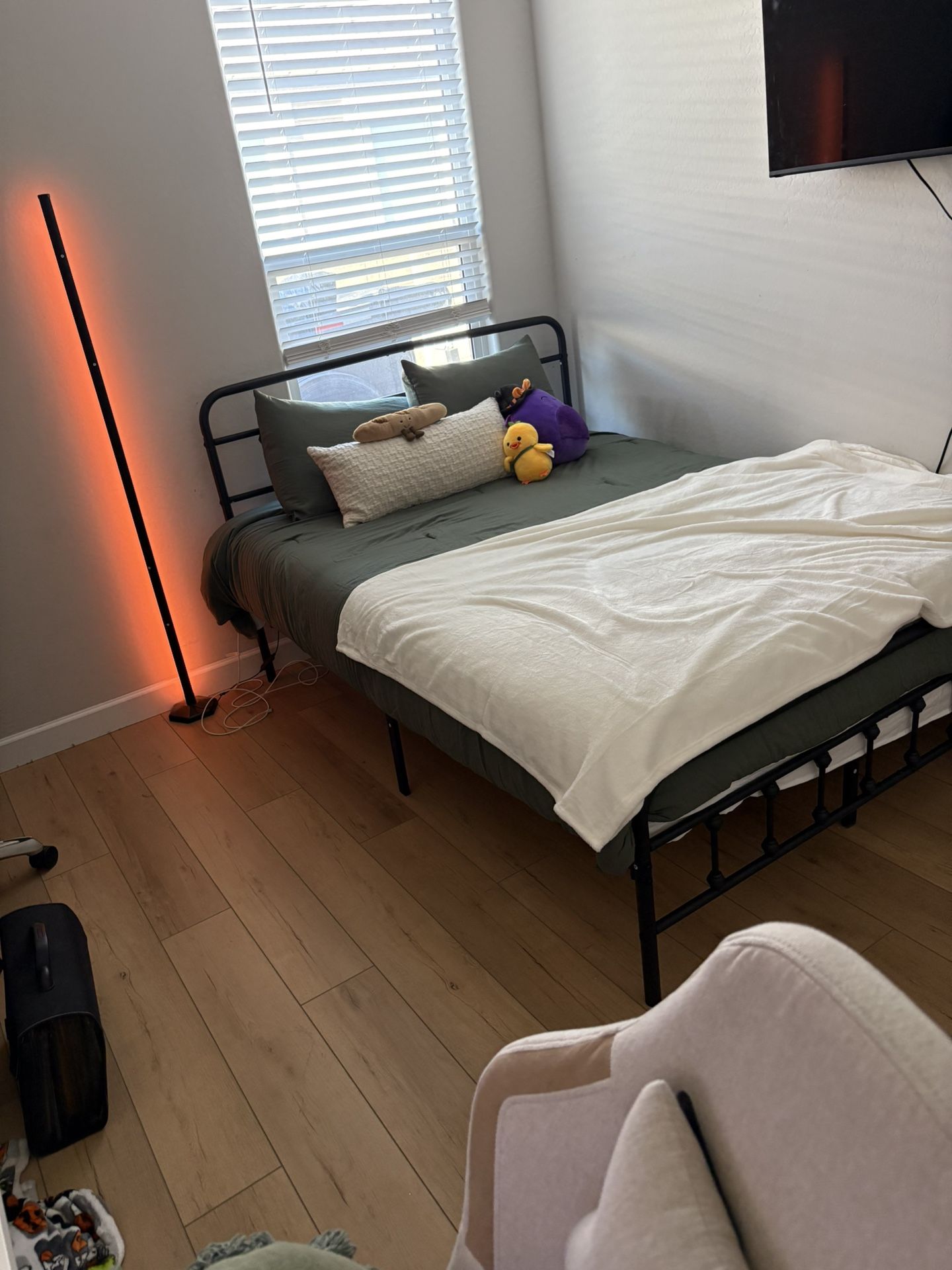 Queen Size Bed Frame And Mattress 