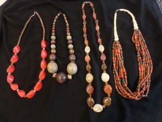 Vintage High Quality Fashion Necklaces( Lot Set of 4)
 Like New $12 Pick up Mckinney