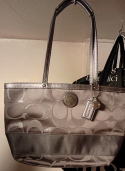COACH SILVER SHOULDER METALLIC TOTE PURSE