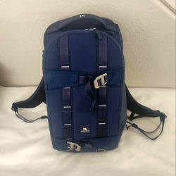 DB AKA DOUCHEBAG JOURNEY THE FJÄLL BACKPACK 34L ADULT UNISEX BACKPACK SAMPLE DEEP SEA BLUE OUTDOOR BAG IN EXCELLENT PRE-OWNED CONDITION AS PICTURED. 
