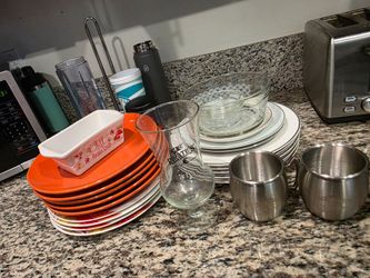 $10 for tons of kitchen stuff. Must take all. Pick up in South pomona