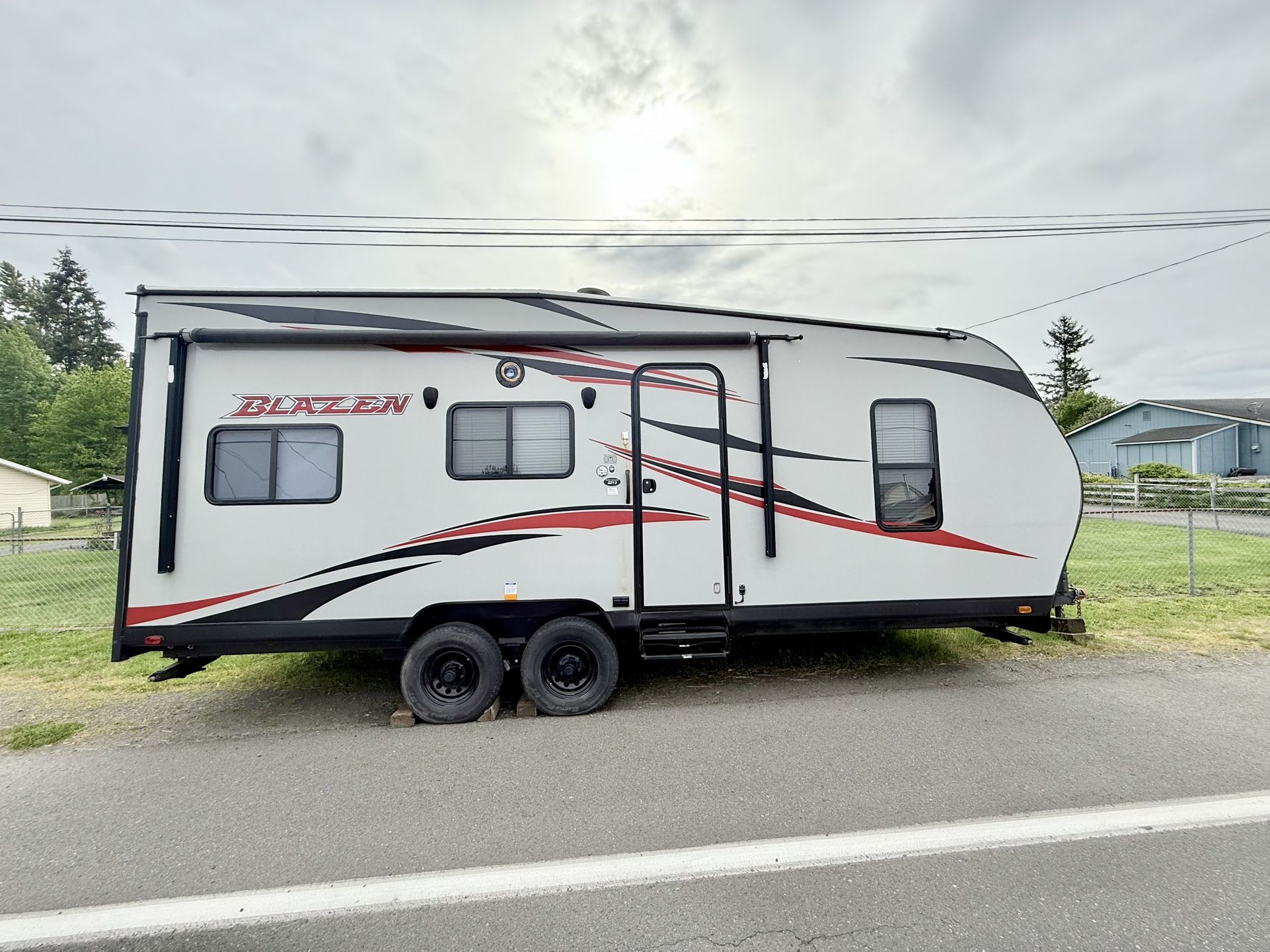 2019 Pacific Coachworks M-22FS 27ft Toy Hauler Fully Loaded 23k OBO