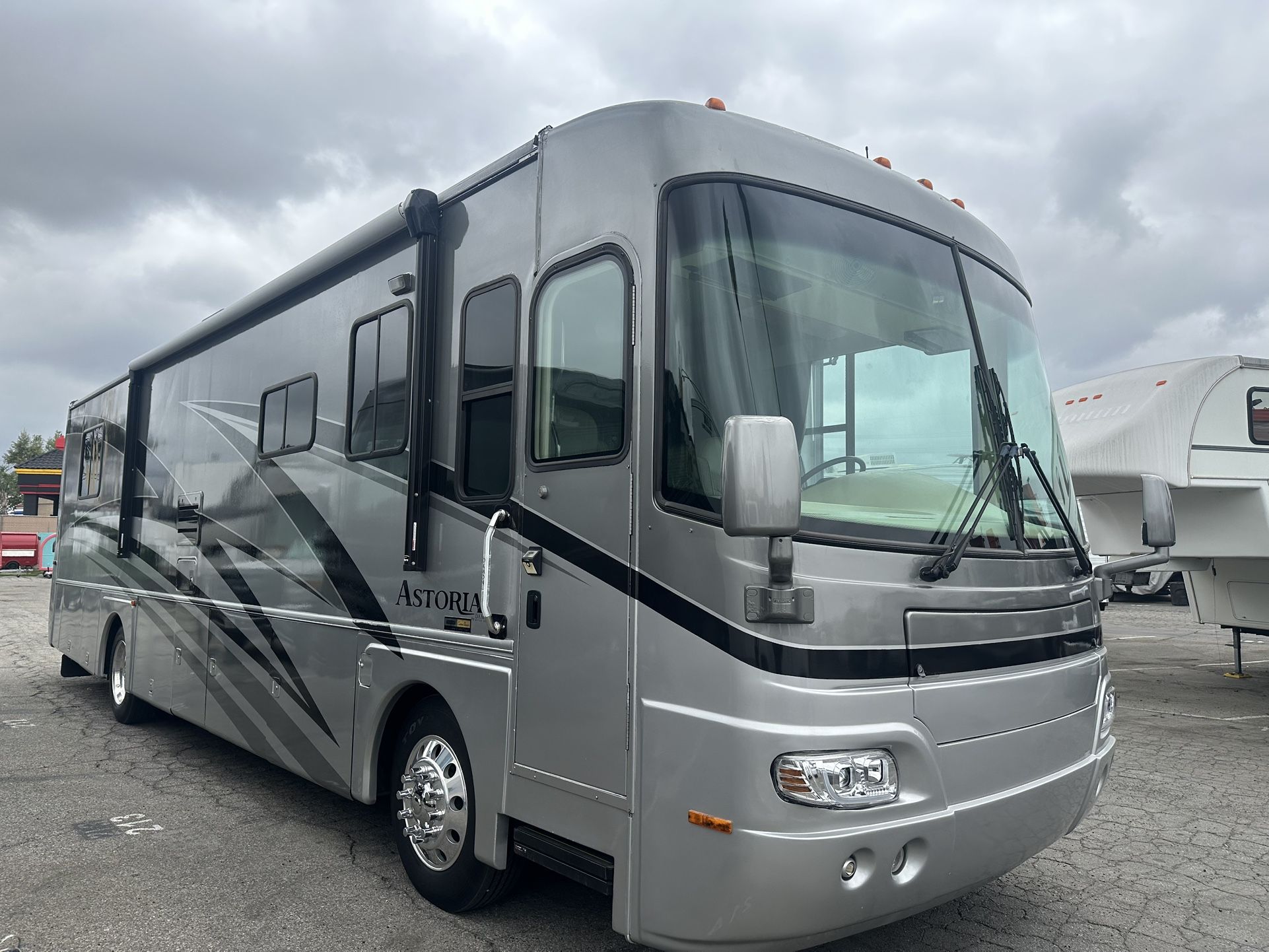 Damien Astoria -Motorhome For Sale