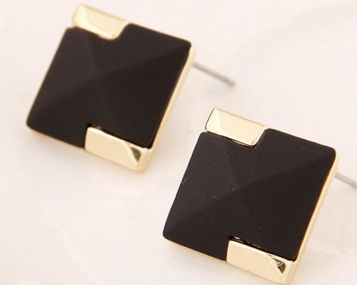 Black n gold Stud