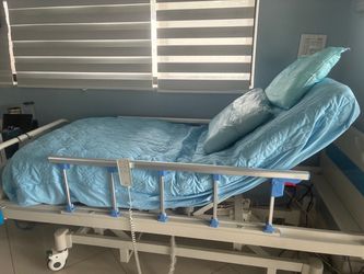 🛏️ FULL ELECTRIC HOSPITAL BED FOR SALE – EXCELLENT CONDITION!