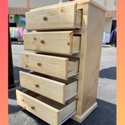 5 drawers dresser/ Five drawers dresser