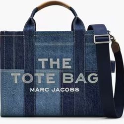 Marc Jacobs cool The Canvas Tote bag in Denim Blue is a stylish and versatile