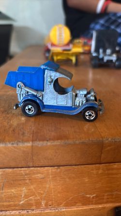 vintage 1983 Hot Wheels "Dumpin' A" (dump truck)