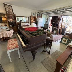 Baby Grand Piano 