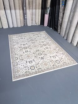 Like-New Thomasville Ivory & Gray 5x7 Costco Area Rug