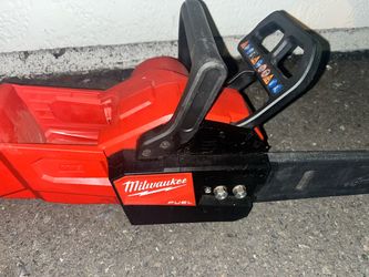 Milwaukee chain saw