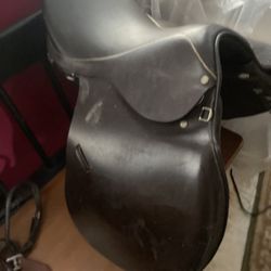 English Saddle. 17 In 