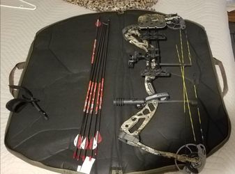 Left handed compound bow diamond edge
