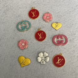 LV/GG/CC ZIPPER PULL CHARMS (10)