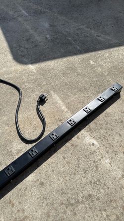 Black Heavy-Duty Power Strip 6-Outlet