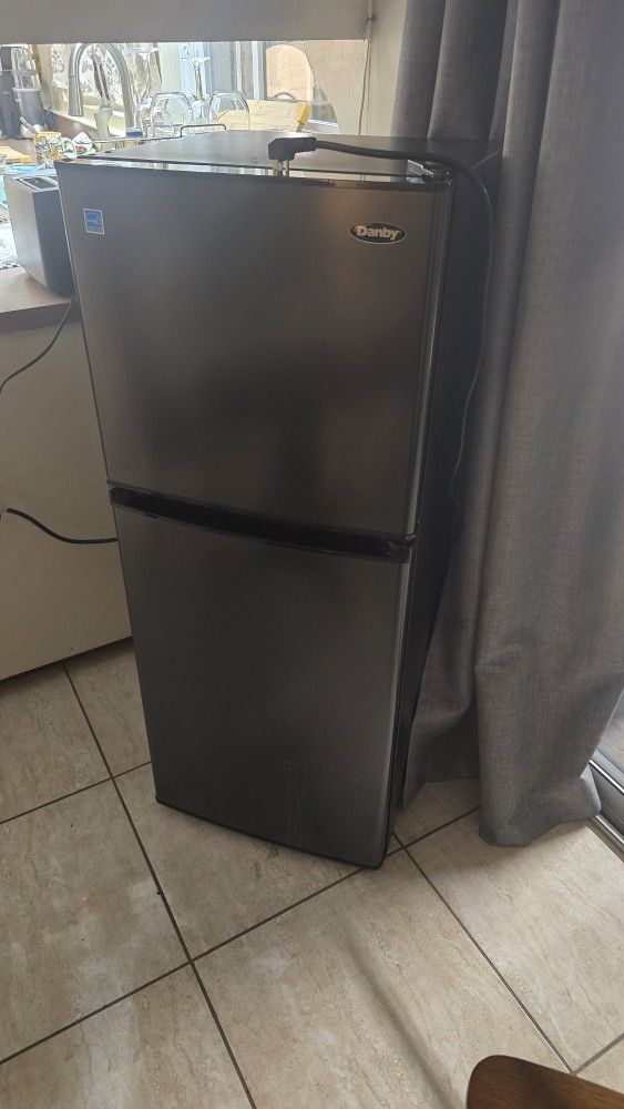 Danby DCR047A1BBSL 4.7 Cubic Feet Mini Refrigerator