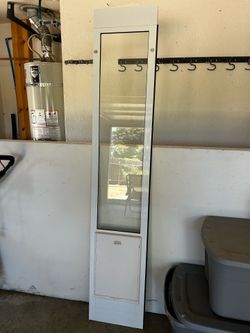 Adjustable dog door sliding glass insert