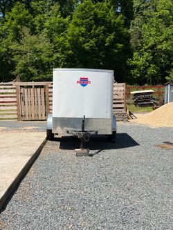 8’x5’ enclosed carry on trailer.