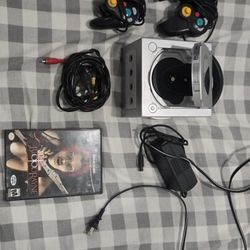 Nintendo GameCube With 2 Controllers