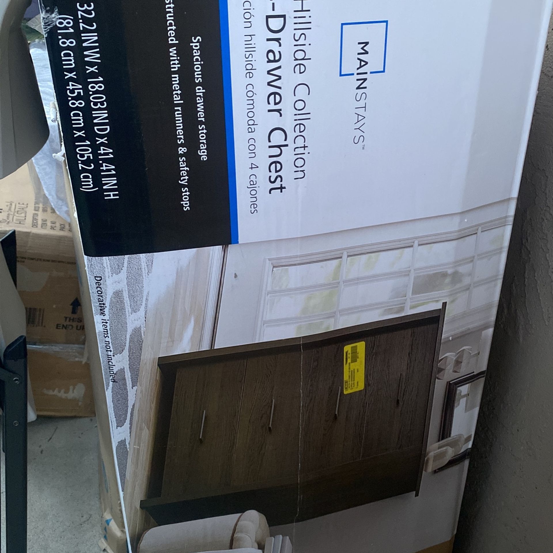 Hillside Collection! 4-drawer chest