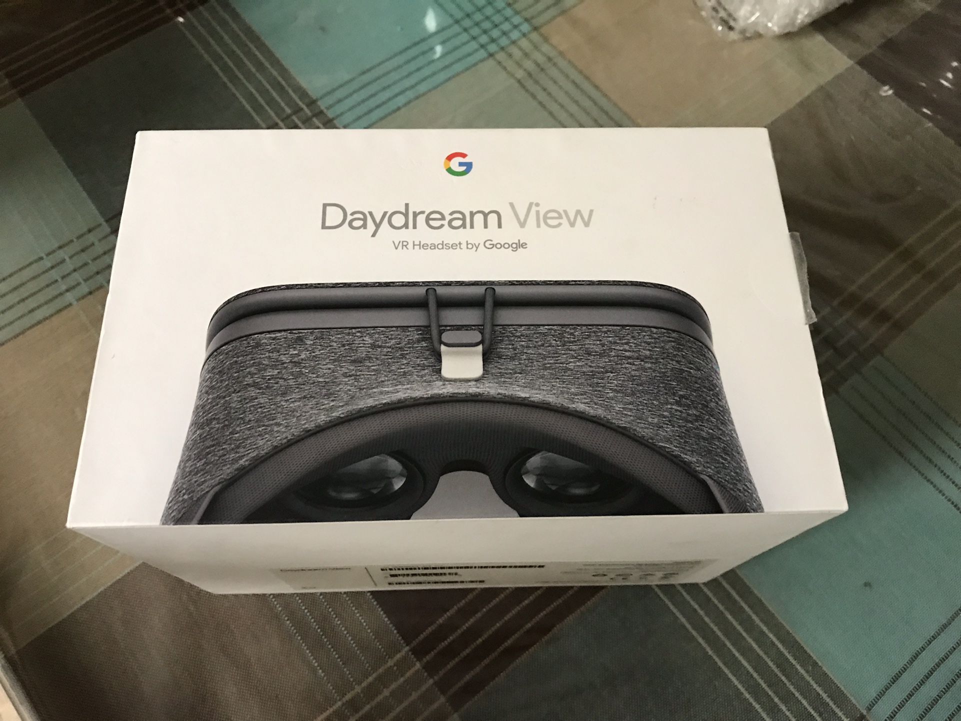 Google Daydream View VR Headset..
