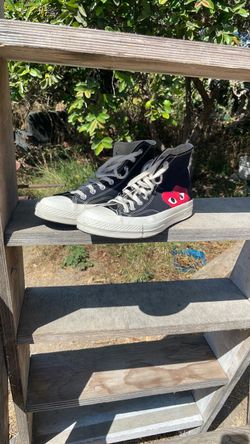 Size 8 .1/2 really nice awesome converse.