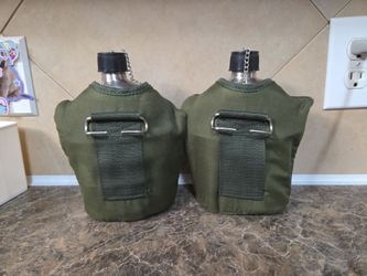 Military Style Canteens with Covers – Set of 2