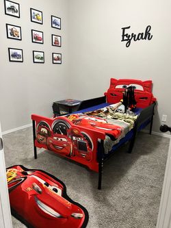 Disney Pixar Bed / Picture Frames / Toddler