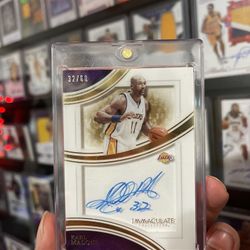 Immaculate Karl Malone Lakers Auto 32/60