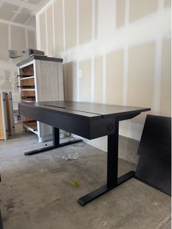 Adjustable Electric Desk - BRAND NEW CONDITION