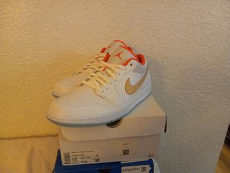 NEW WMNS AIR JORDAN 1 LOW SE SIZE 12 MODEL DC9509 100