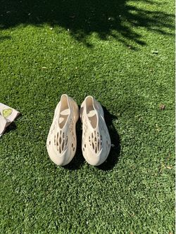 Yeezy foam runners sandstone
