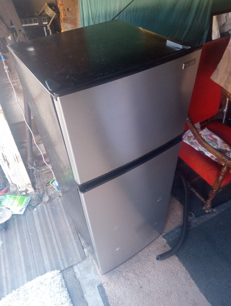 Vissani Mini Fridge
