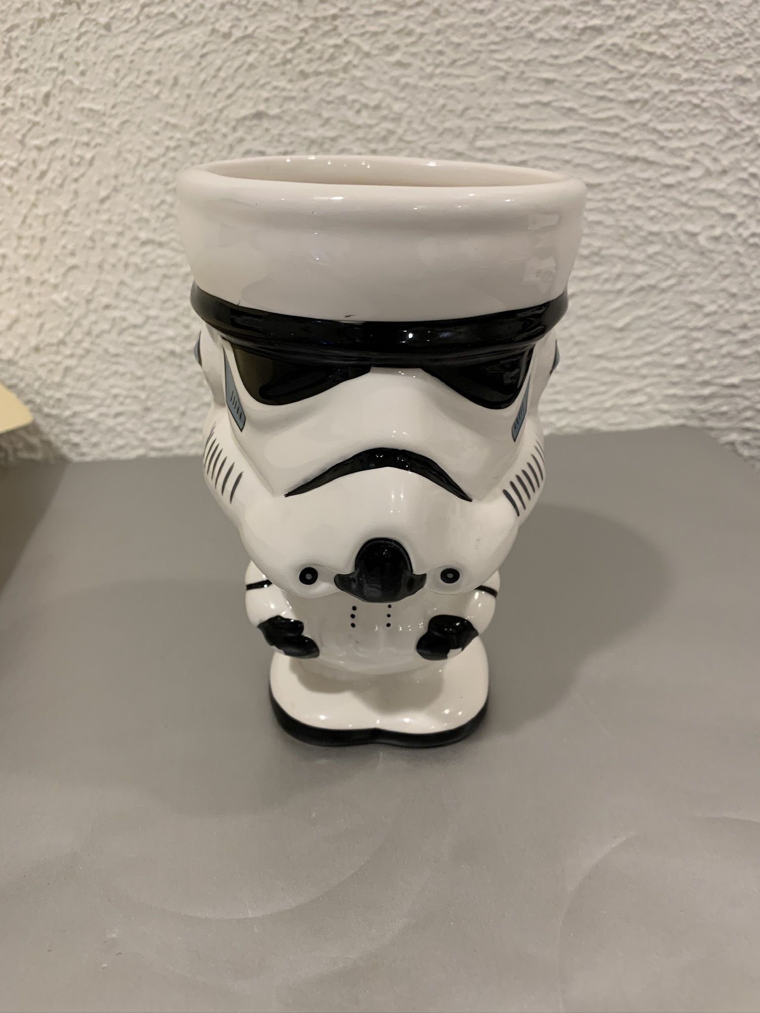 Star Wars Galeries Coffee Mug , Goblet 6” Tall , Like New If you see it here , it is available Great gift for star wars fan Like new , ever used