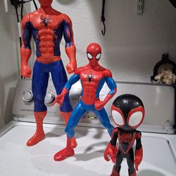 3 Spider man action figure. Good condition.   9 - 13 - 20 inches tall.