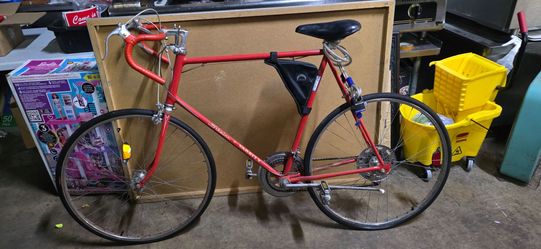 VINTAGE SCHWINN VARSITY 10 SPEED BIKE