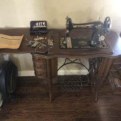 1913 Free Company Sewing Machine