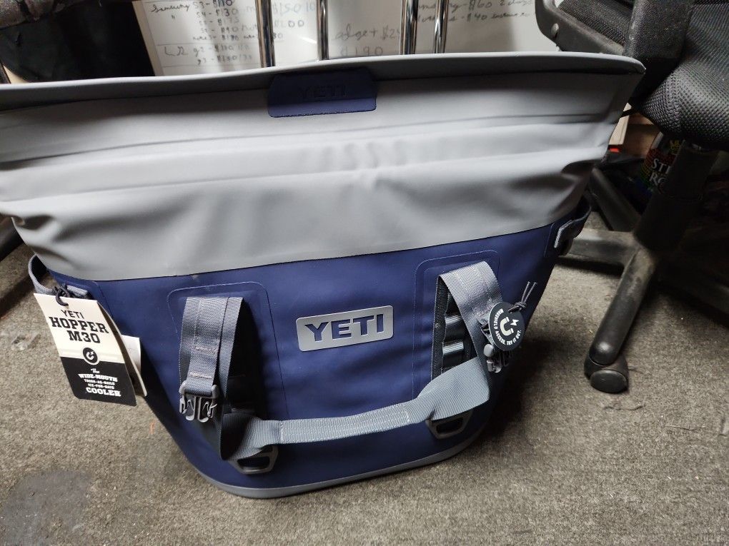 Yeti Hopper M30 2.0 Soft Cooler. New