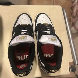 Supreme Dunks