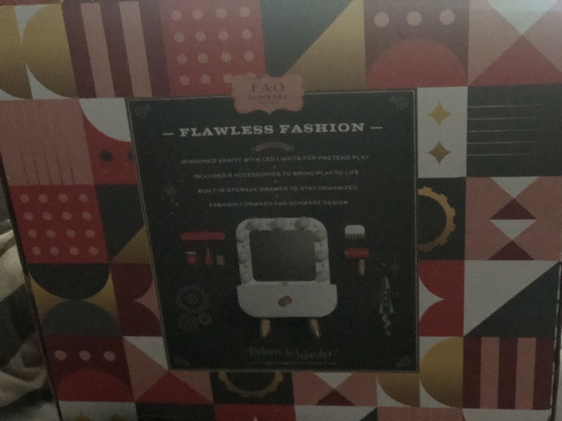 Vanity’s Makeup Set    $10. Dólares   
