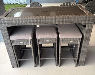 High top patio table and 6 stools