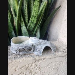 Reptile Feeder/cave, See 2 Pics