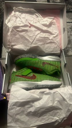 Christmas 🎅 lebron shoes