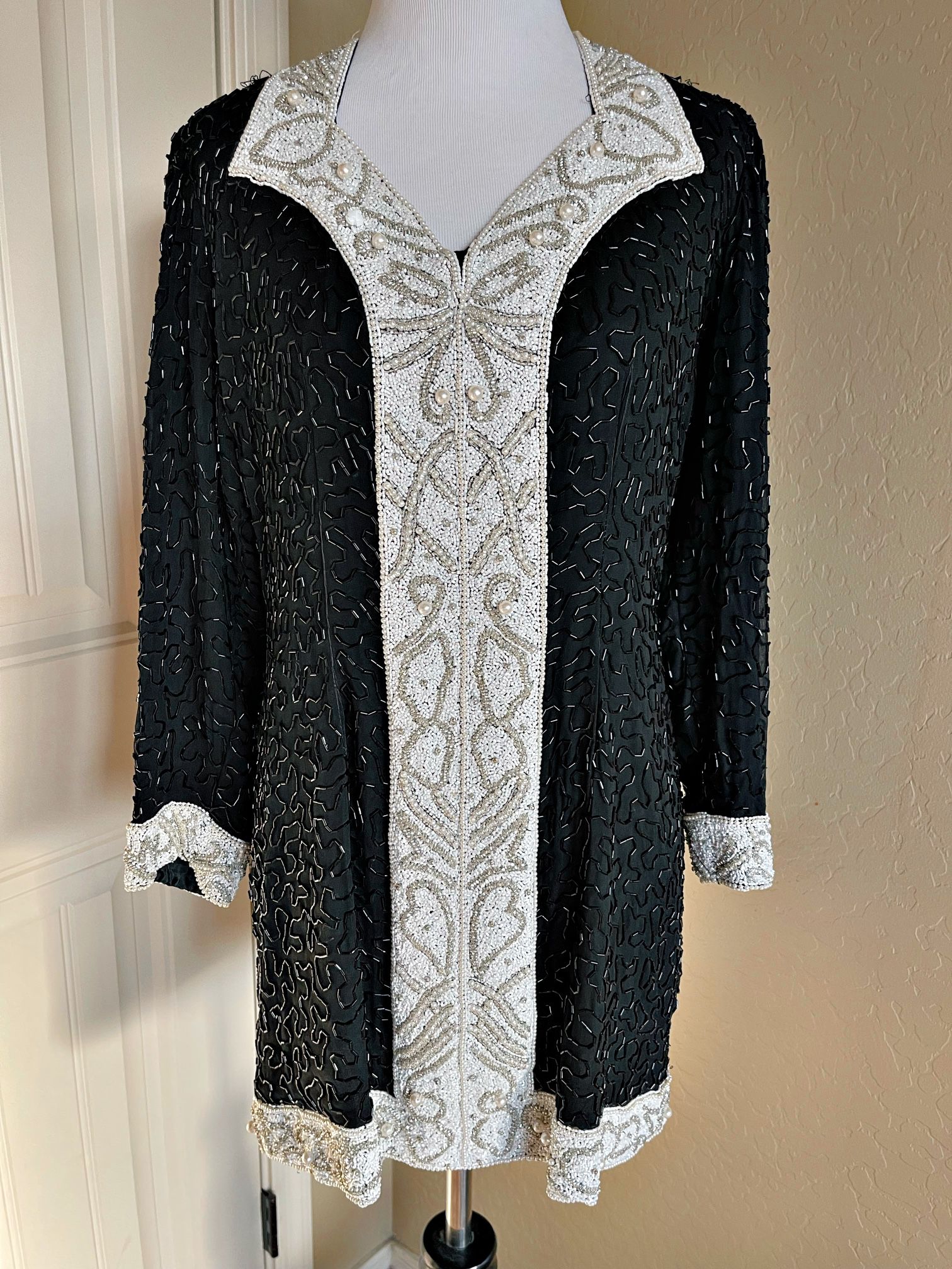 Halloween Costume Vintage JUDITH ANN CREATIONS beaded & silk formal 1920s black deco tunic blouse S