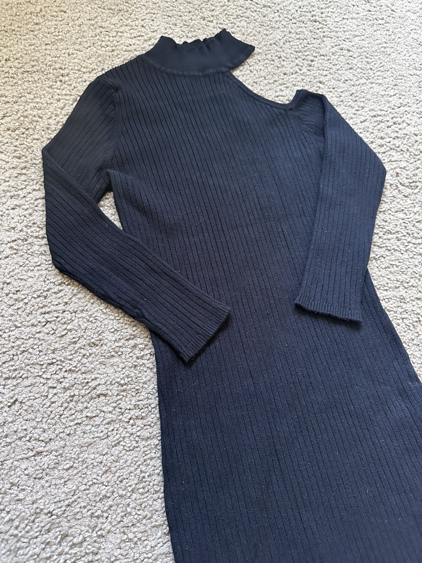 Black 3/4 Sleeves With Shoulder Cut Outs (Size S) - LOCAL MEETUP ONLY