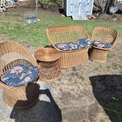 4 - PIECE PATIO WICKER SET.