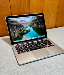 Apple MacBook Pro 13” Retina i5/8GB/256GB SSD $180